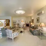 Villa With Garden And Pool Vilamoura