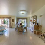 Villa With Garden And Pool *