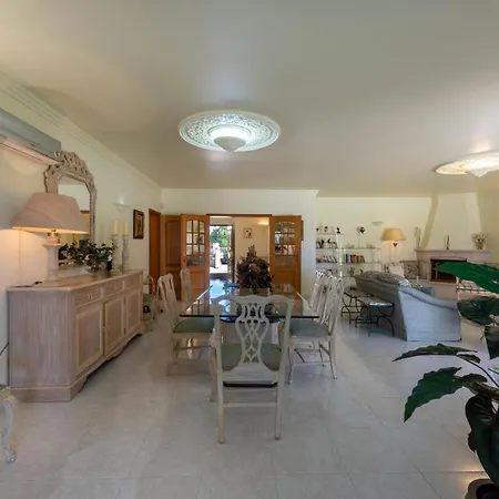 Villa With Garden And Pool Vilamoura