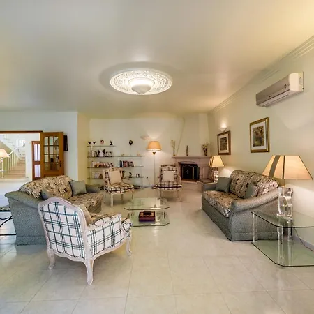 Villa With Garden And Pool Vilamoura