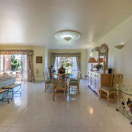 Villa With Garden And Pool *