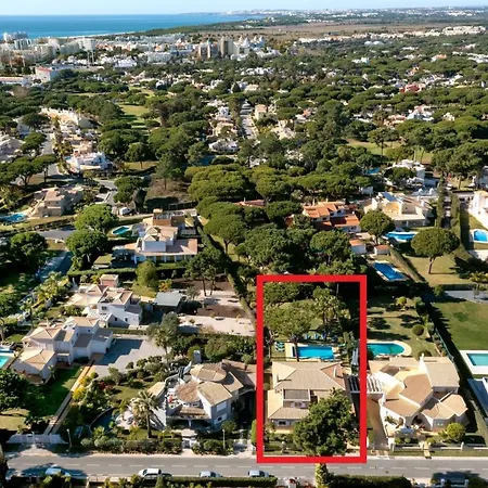 With Garden And Pool 别墅 *