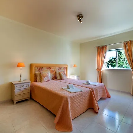 With Garden And Pool 别墅 *