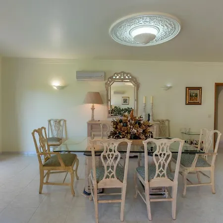 With Garden And Pool Vila Vilamoura