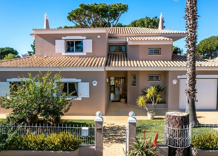 Villa With Garden And Pool Vilamoura