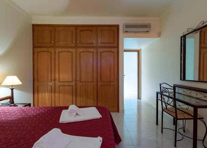 With Garden And Pool Villa Vilamoura