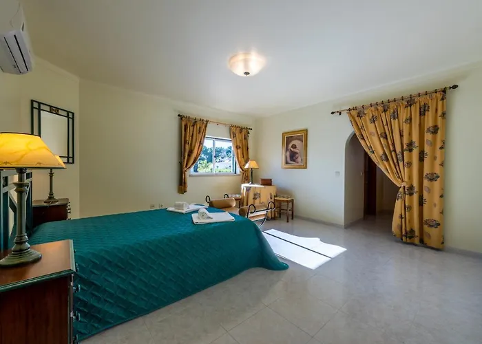 Villa With Garden And Pool Vilamoura