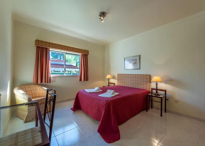 Villa With Garden And Pool *