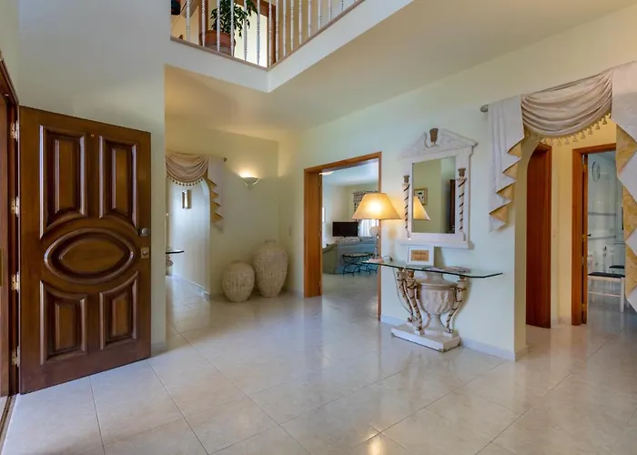 Villa With Garden And Pool