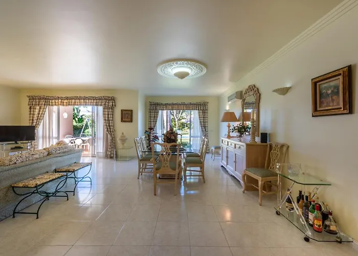 Villa With Garden And Pool *