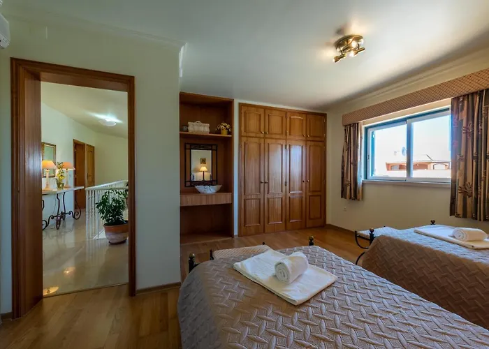 Villa With Garden And Pool Vilamoura