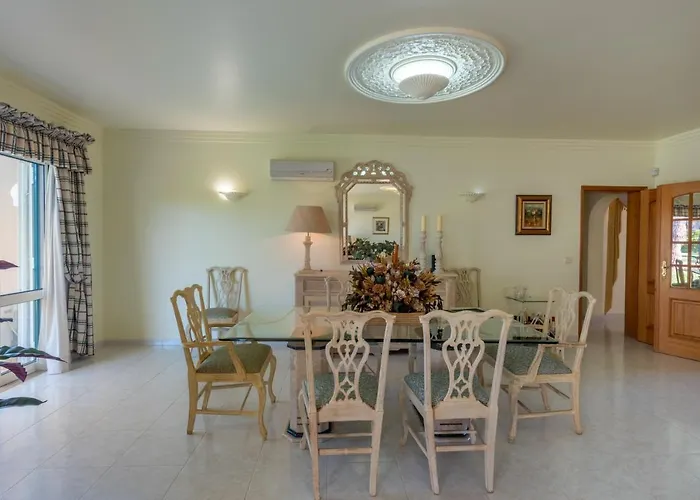 With Garden And Pool Villa Vilamoura