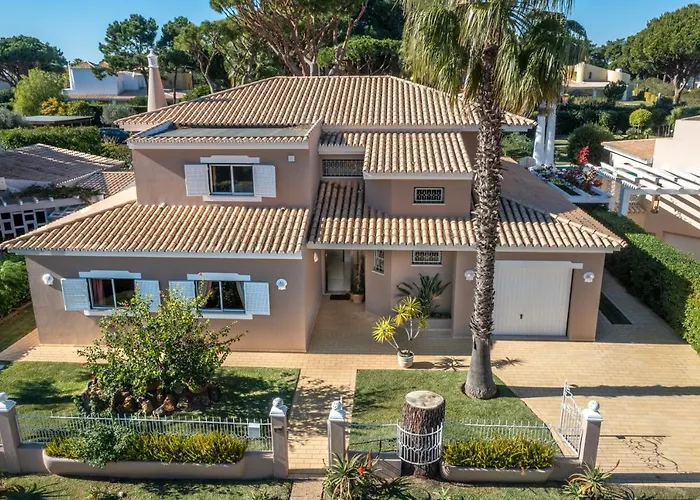 With Garden And Pool Villa Vilamoura