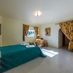 Villa With Garden And Pool Vilamoura