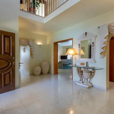 Villa With Garden And Pool